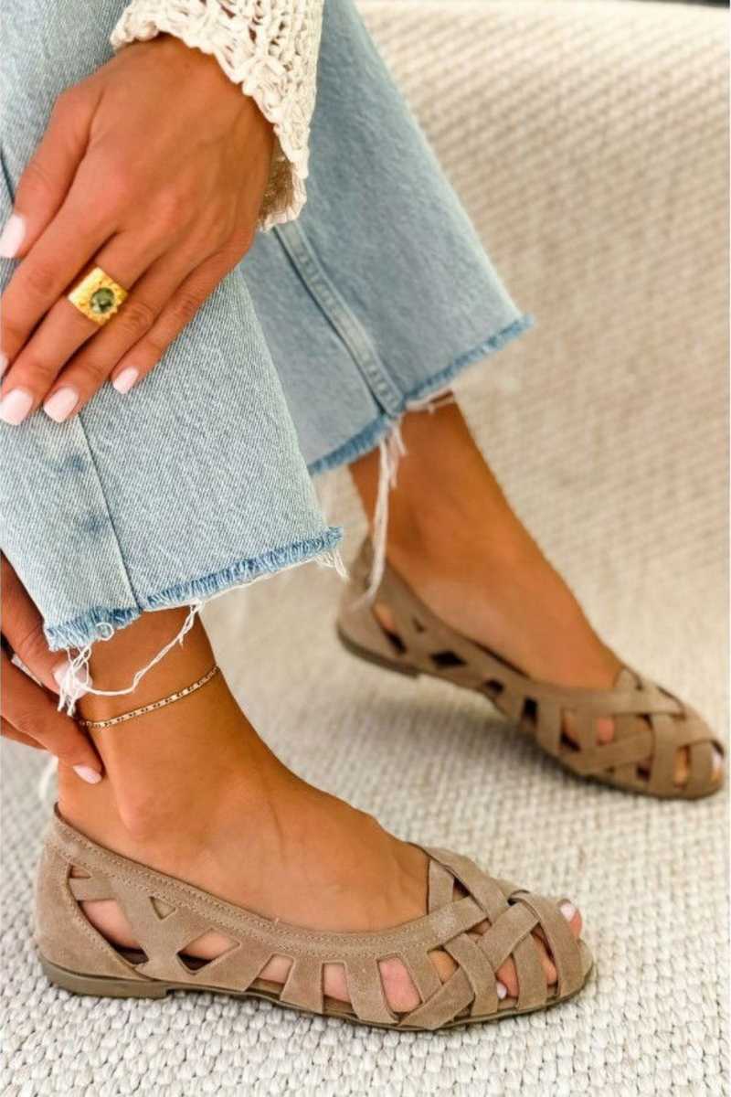 Hina | Flat open-toe sandals with braided material