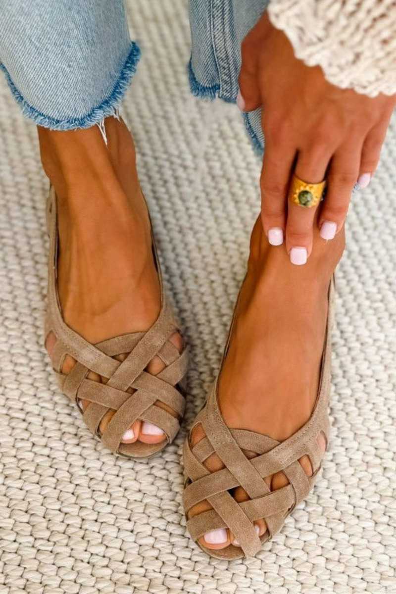 Hina | Flat open-toe sandals with braided material